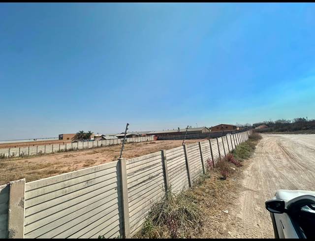 2,268M² VACANT LAND FOR SALE IN LADINE
